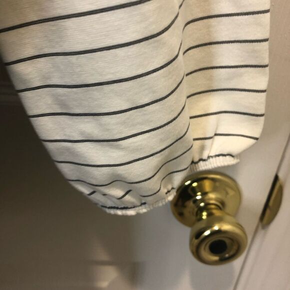 Charlotte Russe front tie crop top with attached long sleeves, large - Picture 5 of 10